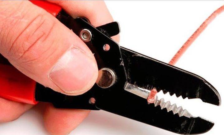 Стриппер для снятия изоляции с проводов: правила подбора инструмента для зачистки кабеля и проводов