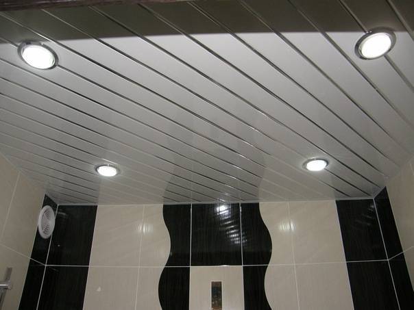 Потолок в ванной комнате: какой выбрать материал для его оформления