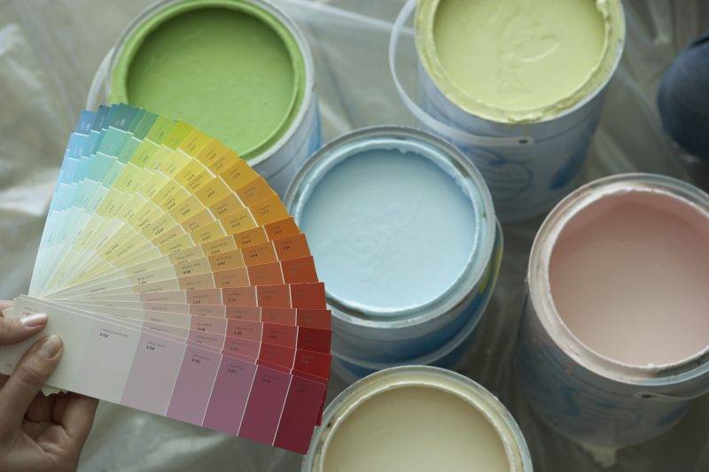 Расход водоэмульсионной краски на 1 м2: нормы для стен и потолка