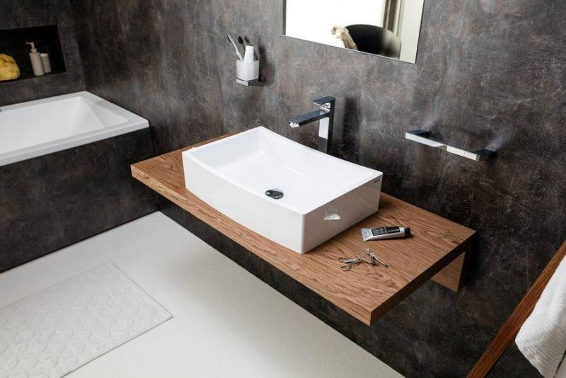 Столешница в ванной: интересный интерьер и дополнительная рабочая поверхность