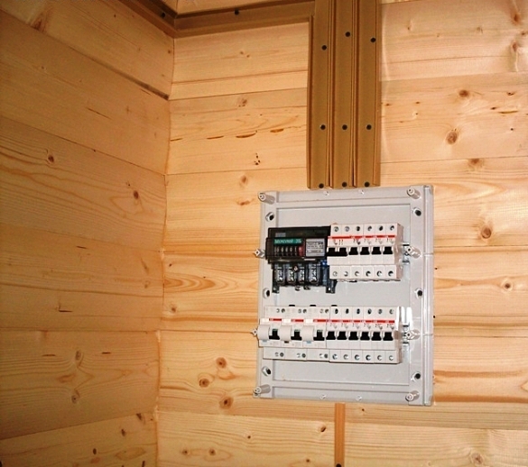 Электропроводка в деревянном доме: правила проектирования + пошаговый монтаж