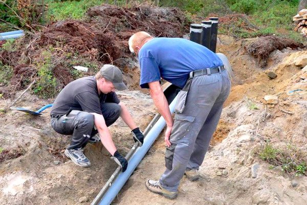 Прокладка канализационных труб в земле: технологические правила и нюансы