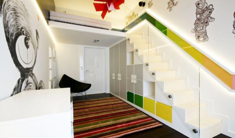 Шкафы под лестницей во всем своем удобстве и многообразии