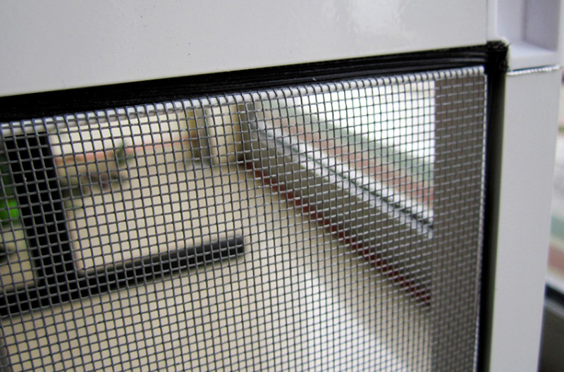 «Антикошка»: сетка на окно для защиты домашних питомцев