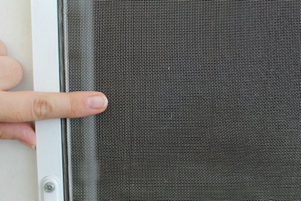 «Антикошка»: сетка на окно для защиты домашних питомцев