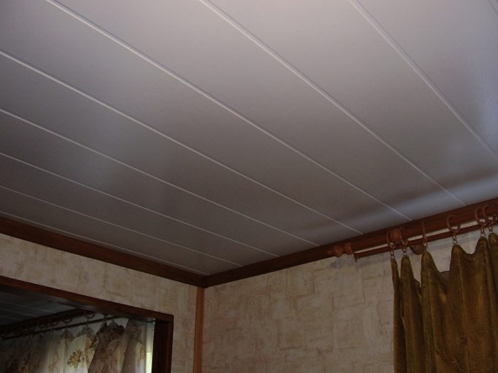 Пластиковые панели для потолка: монтаж своими руками