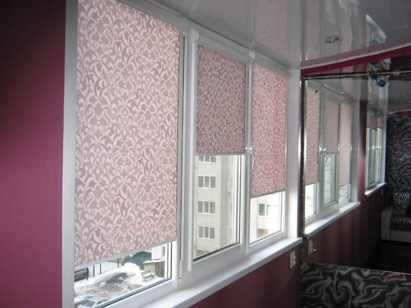 Жалюзи на балкон: как выбрать красивые и практичные конструкции на окна и двери